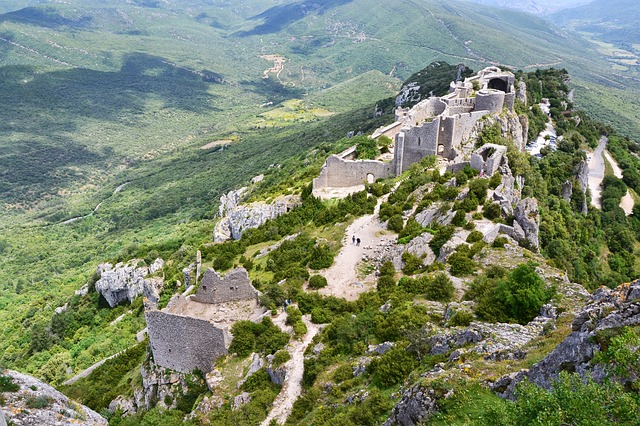 ruines de châteaux cathare