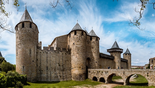 La cité de Carcassonne à 25 km de Caunes Minervois